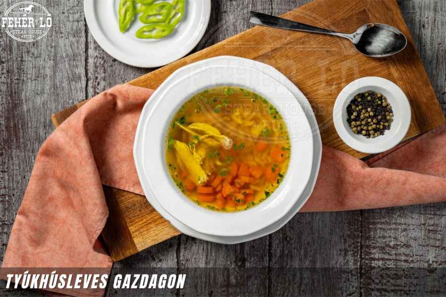 Tyúkhúsleves gazdagon